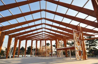 WandS βιομηχανικό κτίριο με σύνθετη ξυλεία και φορείς για στέγες