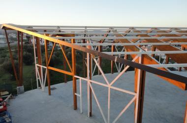 WandS βιομηχανικό κτίριο με σύνθετη ξυλεία και φορείς για στέγες